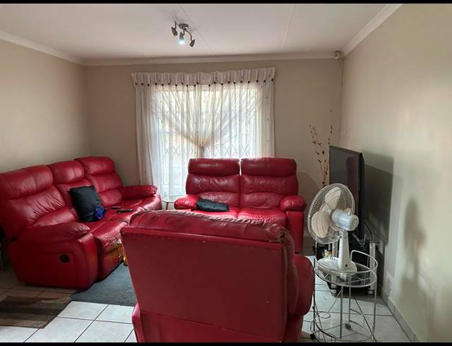 3 BEDROOM PROPERTY TO RENT IN THE ORCHARDS